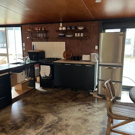 Self Contained Open Shed Space Wainui  Extérieur photo