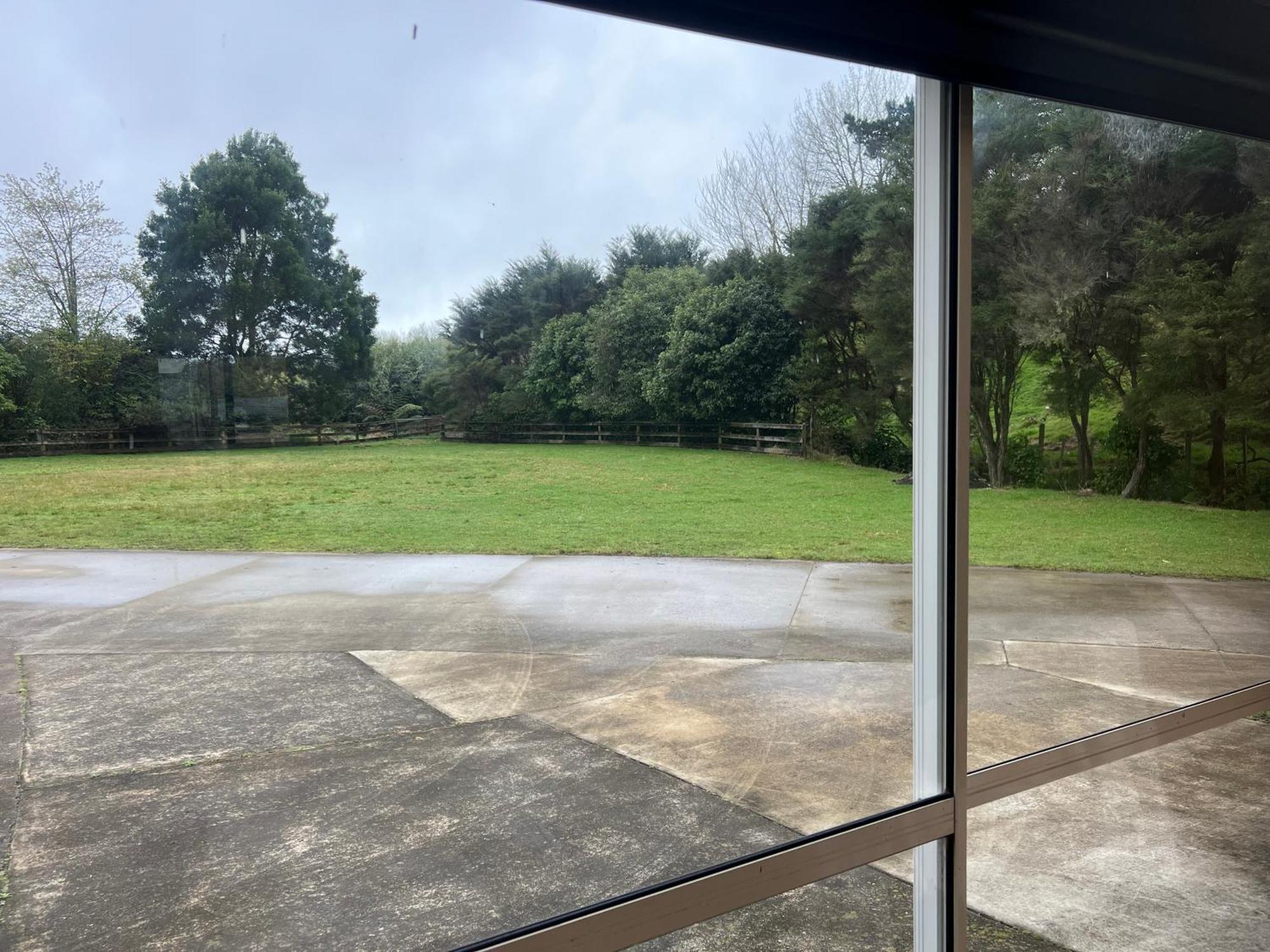 Self Contained Open Shed Space Wainui  Extérieur photo