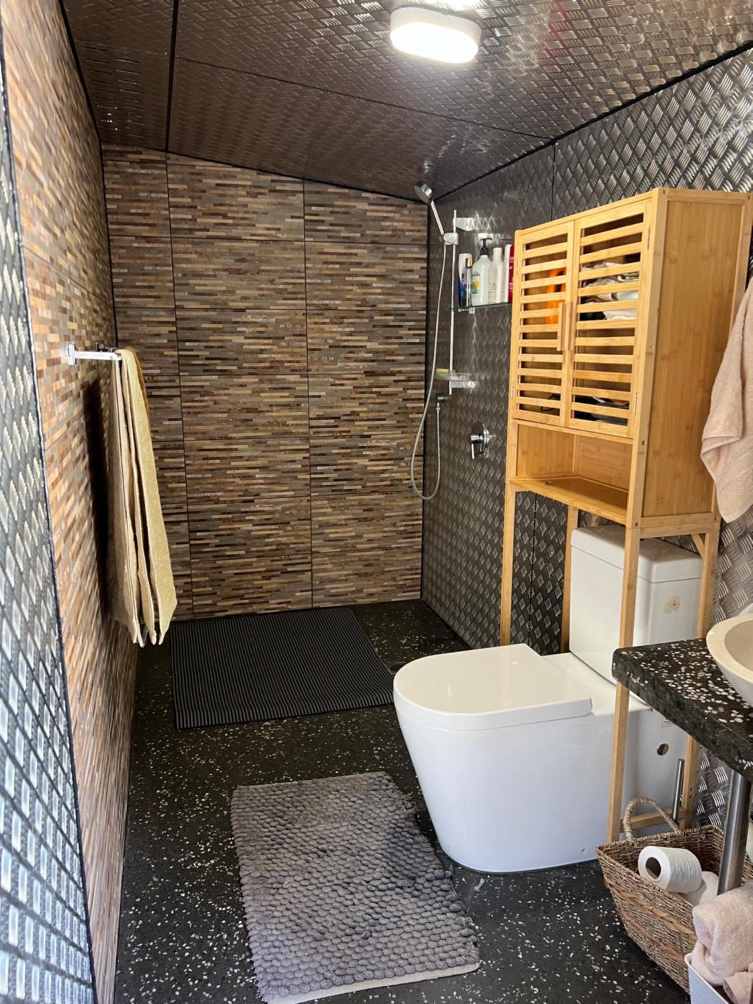 Self Contained Open Shed Space Wainui  Extérieur photo